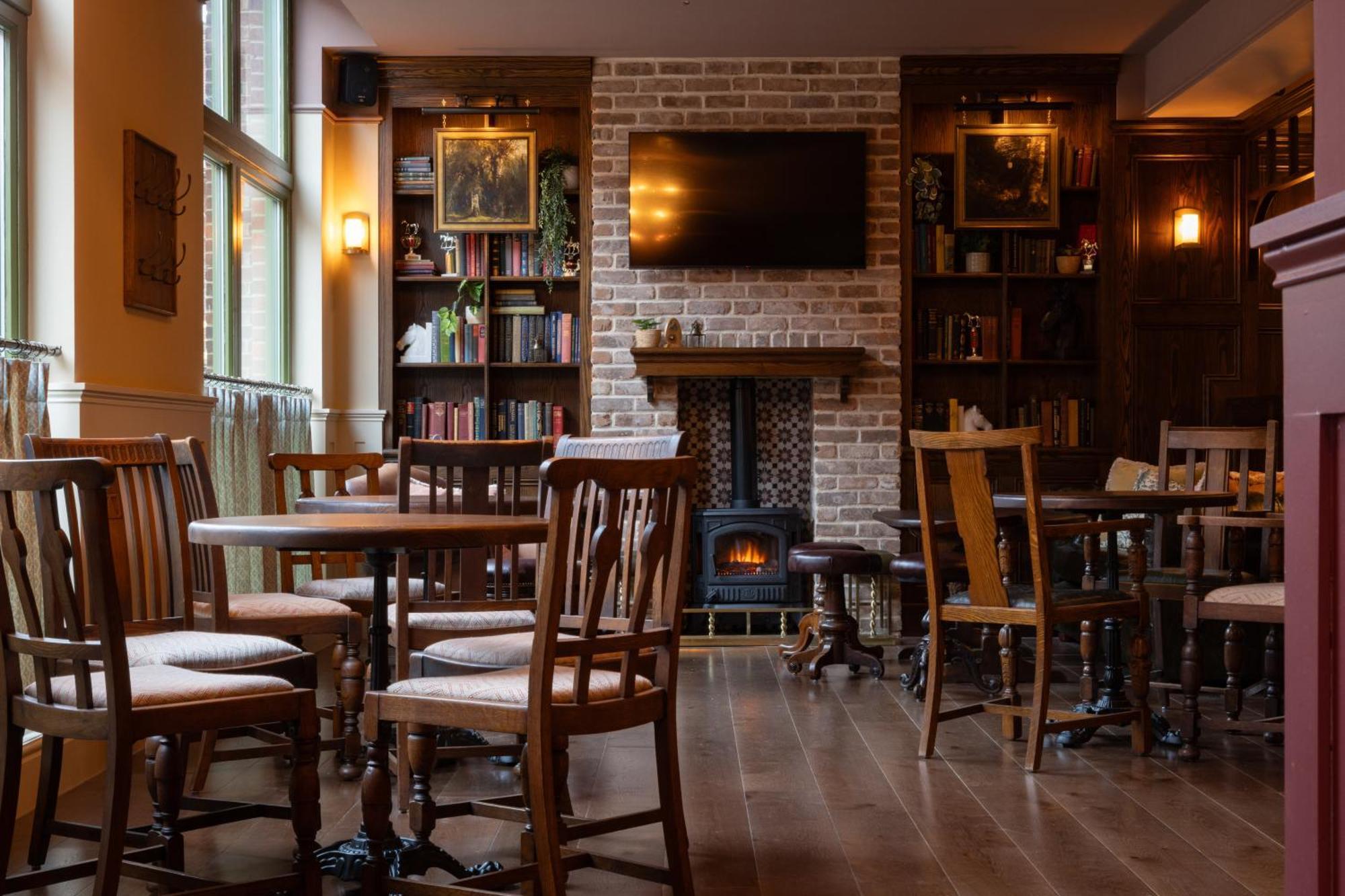 The Coat And Bear - A Heartwood Inn Newbury  Buitenkant foto