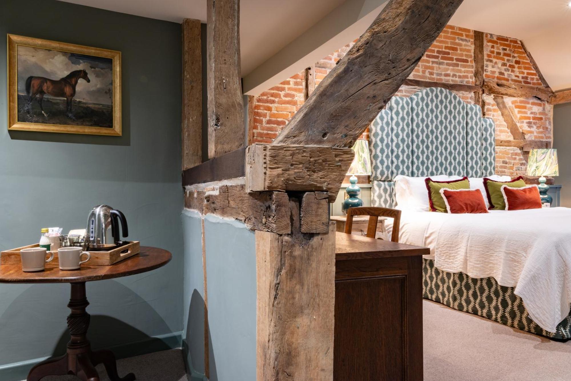 The Coat And Bear - A Heartwood Inn Newbury  Buitenkant foto
