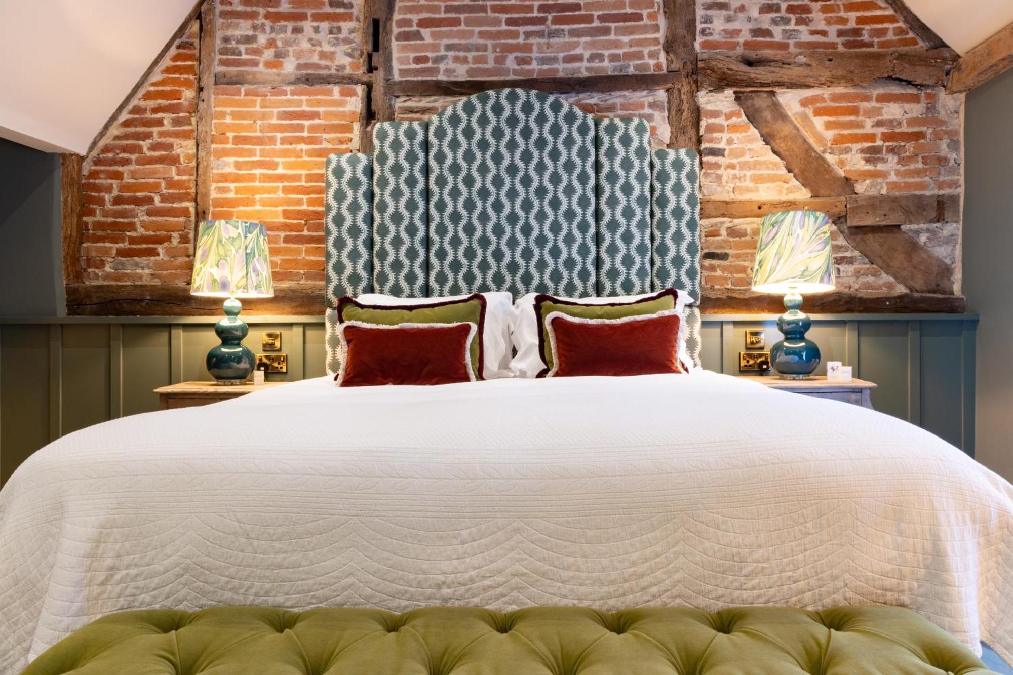 The Coat And Bear - A Heartwood Inn Newbury  Buitenkant foto
