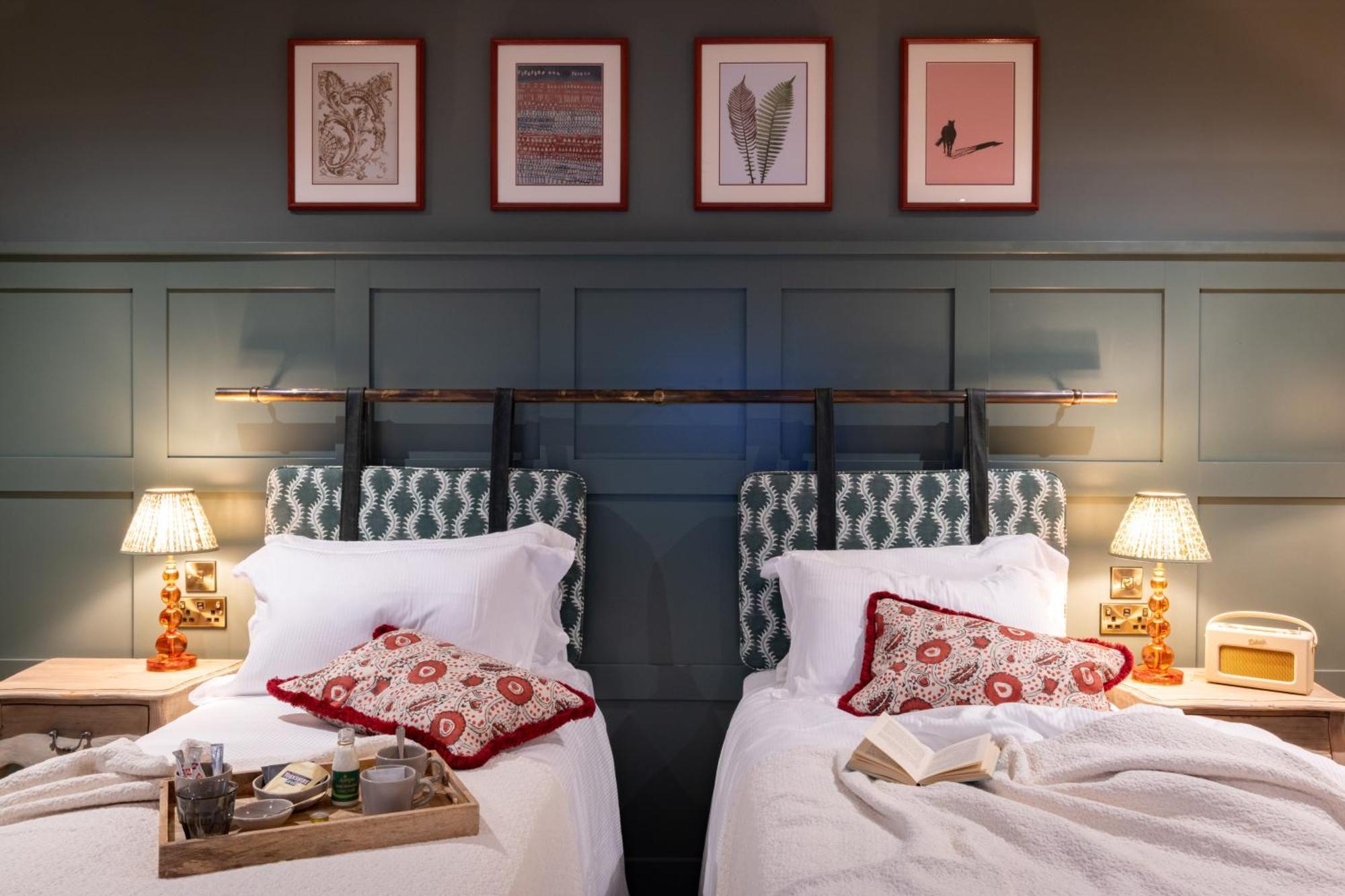 The Coat And Bear - A Heartwood Inn Newbury  Buitenkant foto