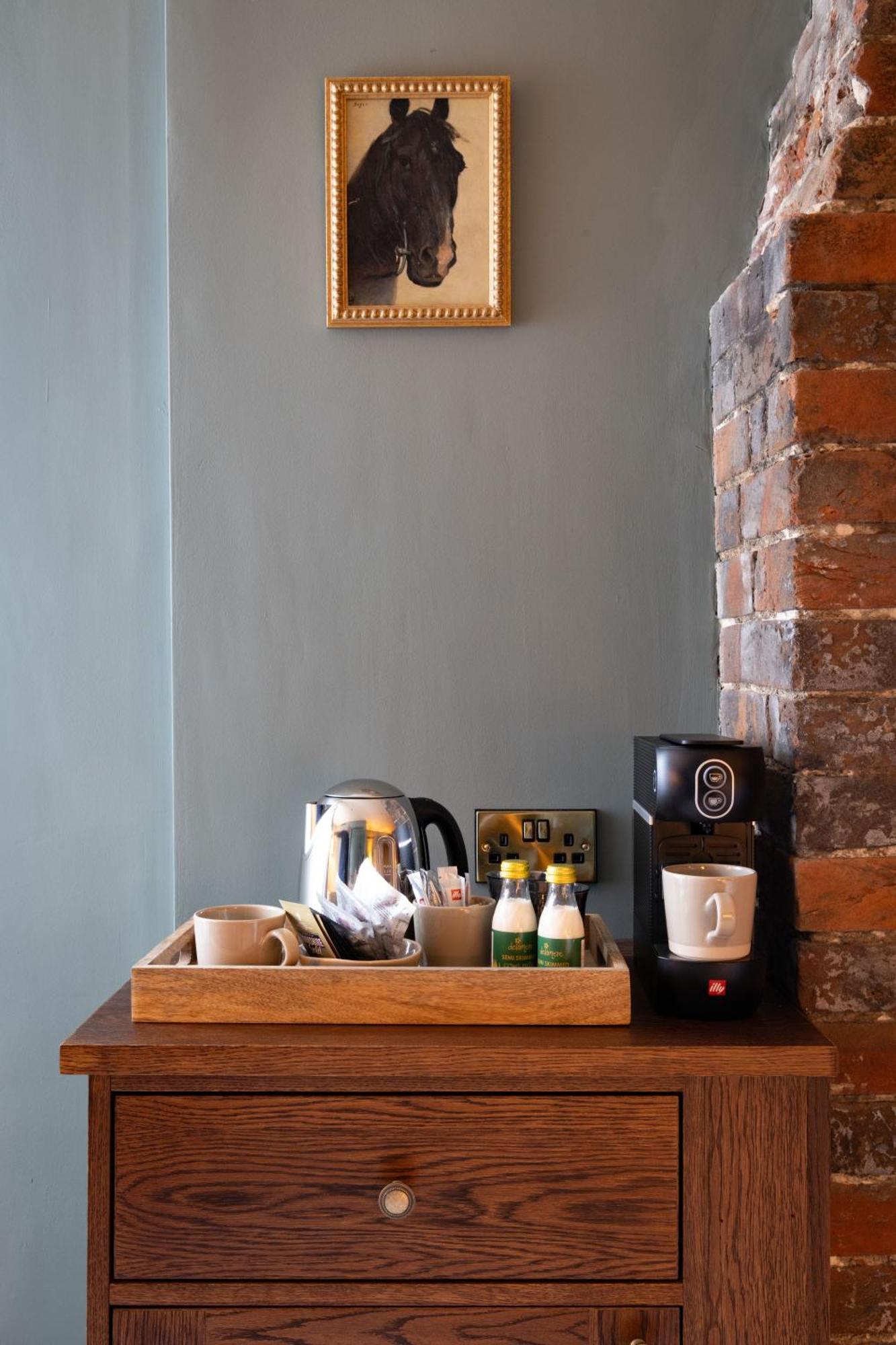 The Coat And Bear - A Heartwood Inn Newbury  Buitenkant foto