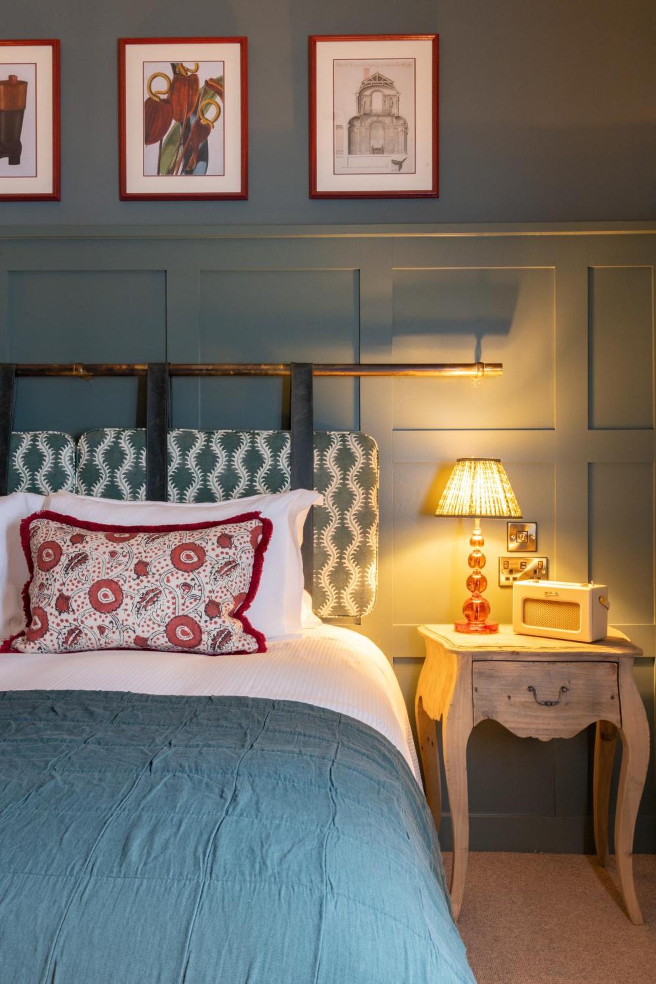 The Coat And Bear - A Heartwood Inn Newbury  Buitenkant foto