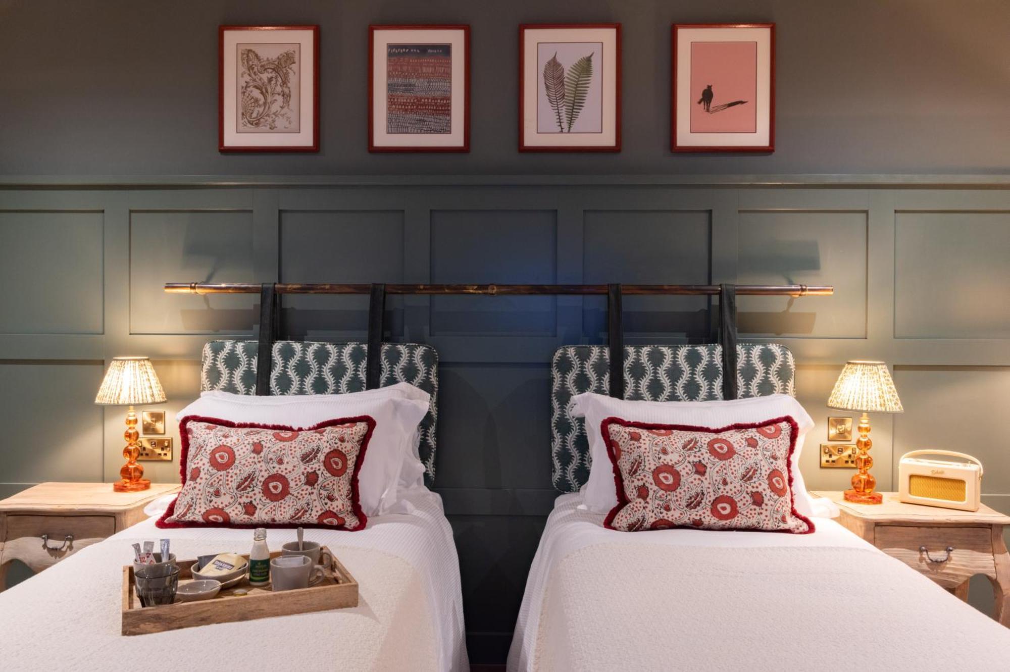 The Coat And Bear - A Heartwood Inn Newbury  Buitenkant foto